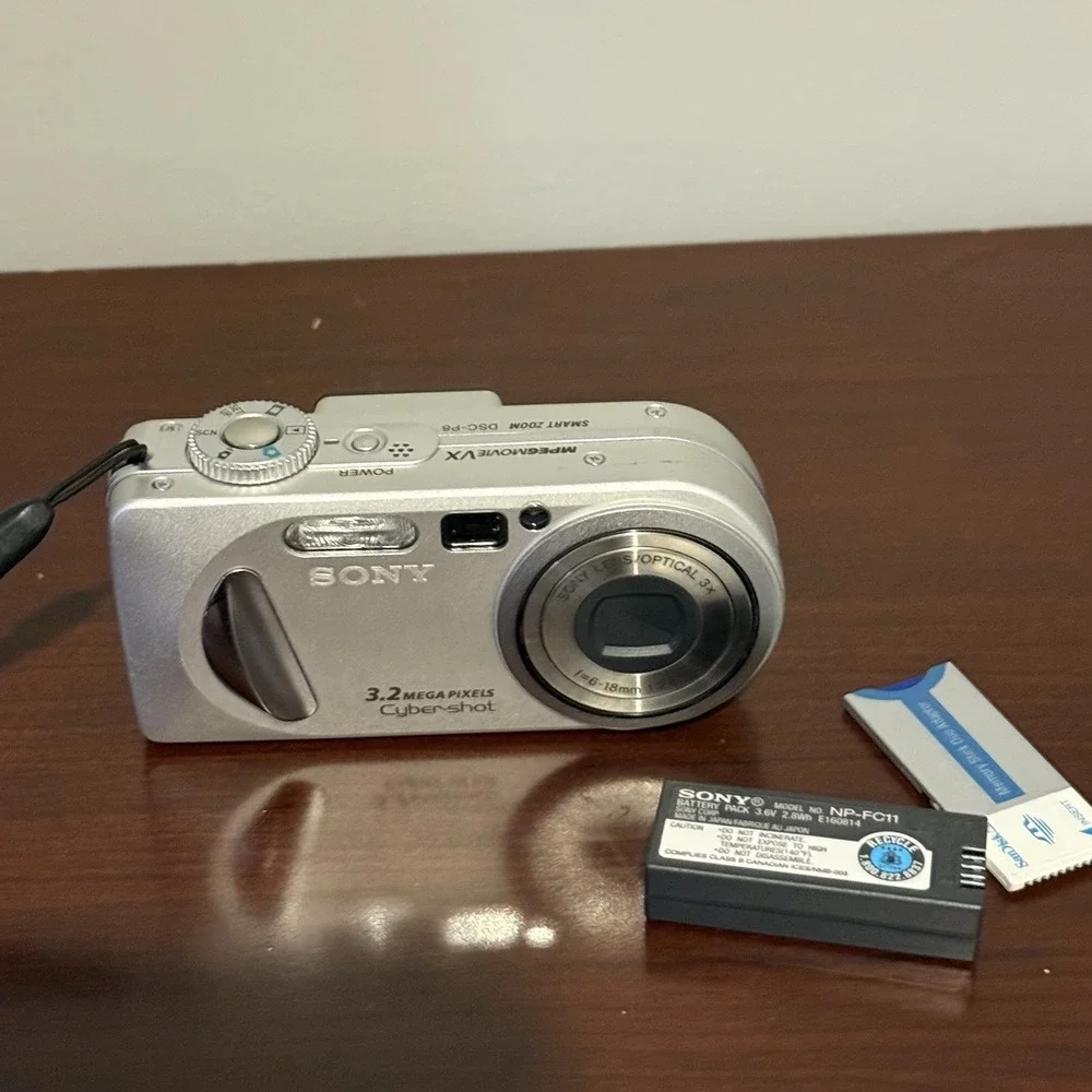 Sony Cyber-shot DSC-P8 3.2MP Digital Camera - Silver 3X OZ‎ Not Working